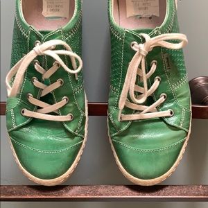 Kelly Green Joesef Seibel comfort sneaker.